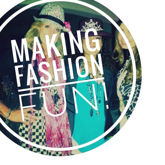 Meet your Posher, Claire! ๐๐๐ - Picture 7 of 8